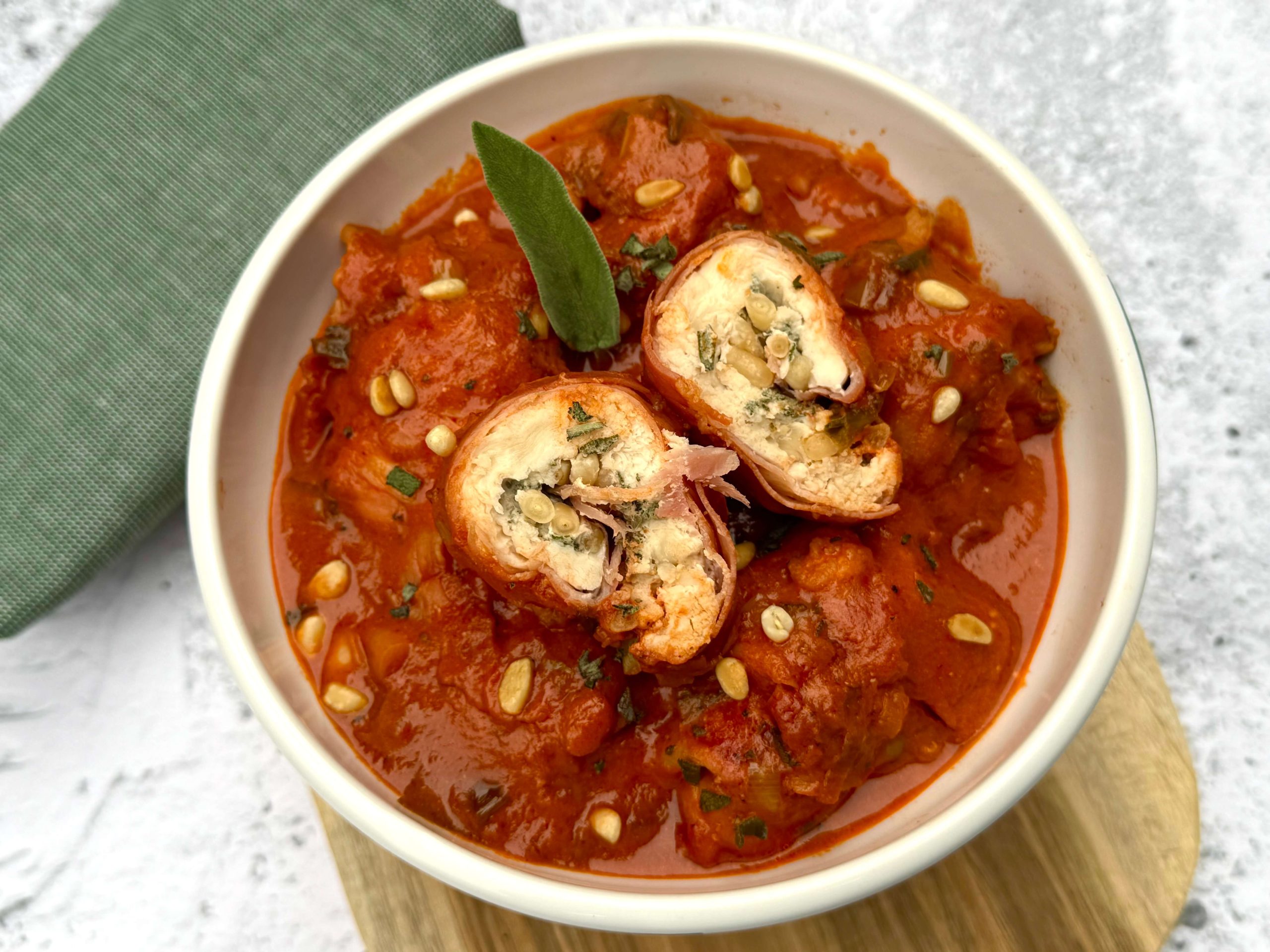 Low fodmap Kipfilet rolletjes in tomatensaus