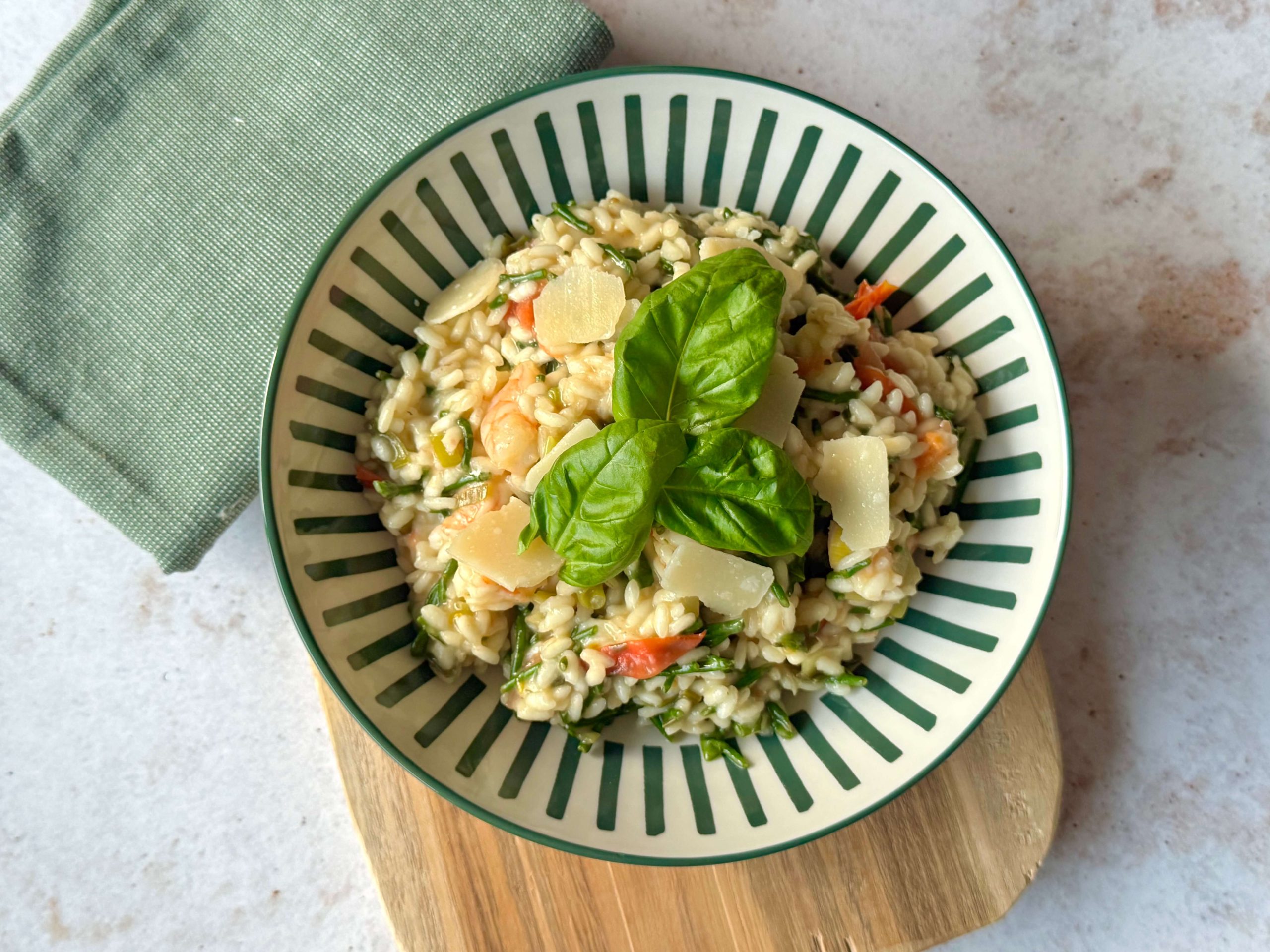 Low fodmap risotto met garnalen en basilicum